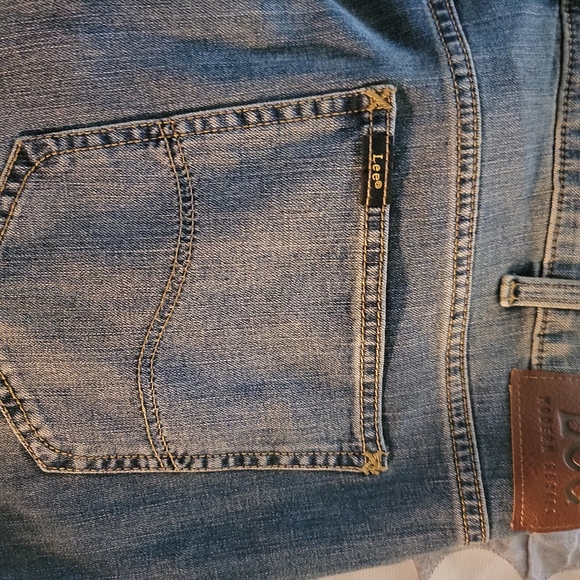 Men's Lee Reguar Fit Tapered Leg Jeans - Picture 4 of 4